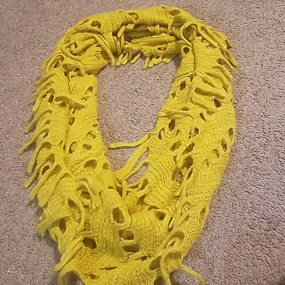 Halo yellow scarf